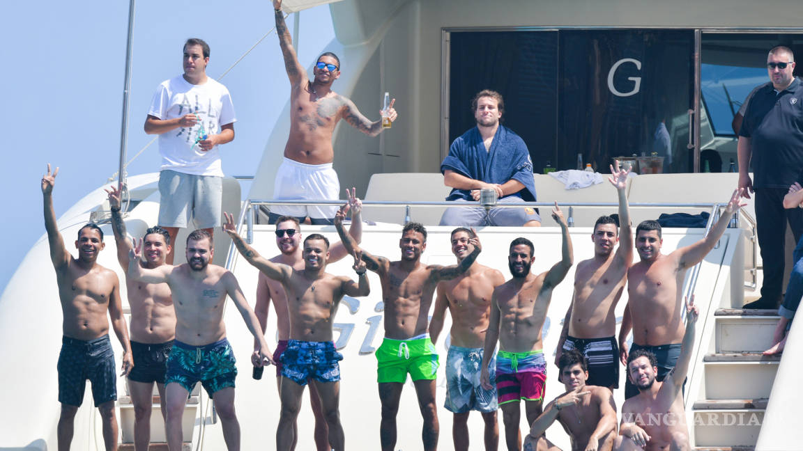 Neymar celebra con sus amigos en Saint-Tropez su fichaje al PSG