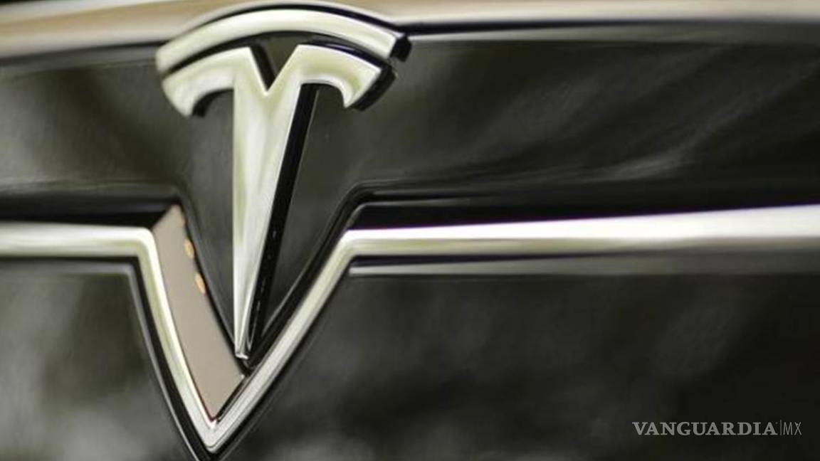 El dueño de Tesla, Elon Musk, enseña en Twitter cómo es el nuevo coche Model 3