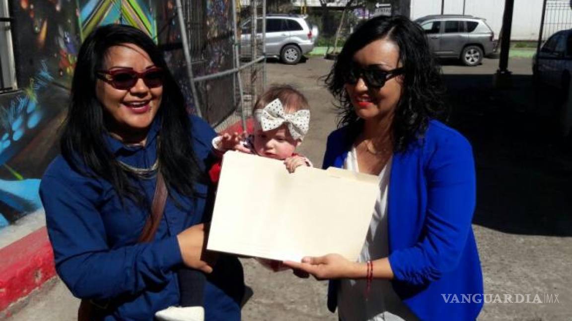 Registran a la primera bebé de matrimonio homoparental en México, en Tijuana
