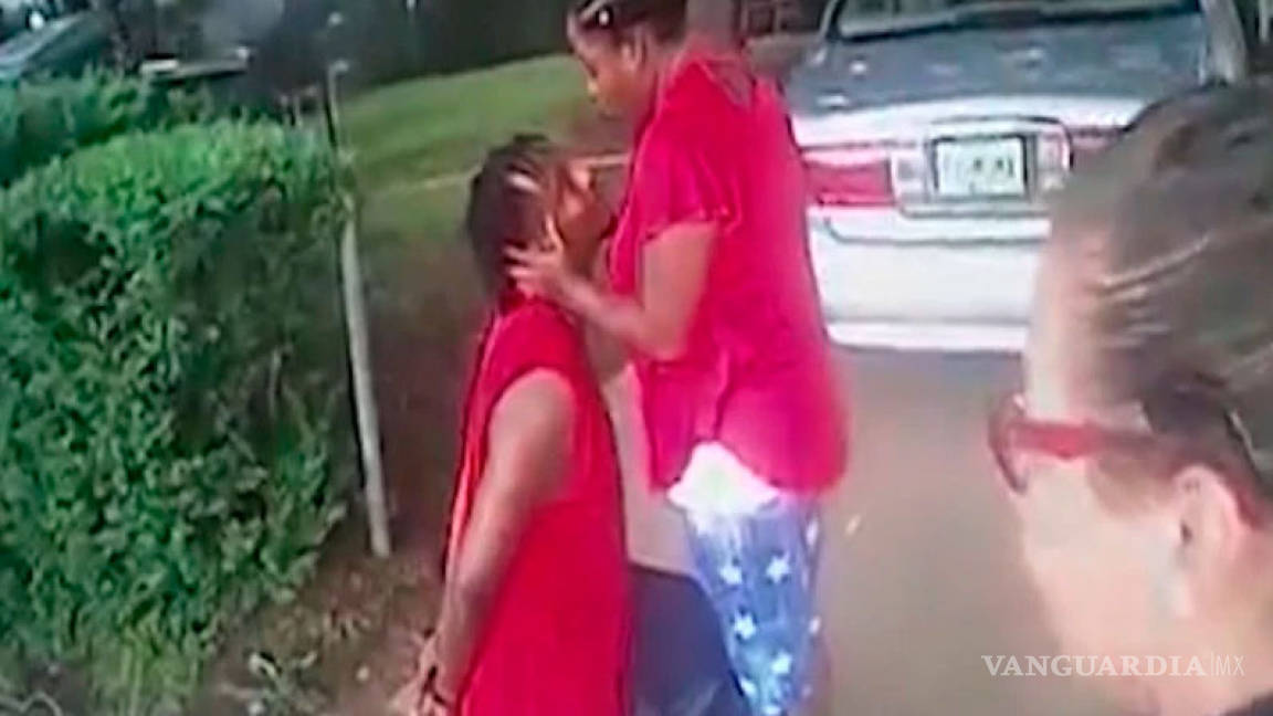 De rodillas y esposado, le propuso matrimonio a su novia mientras era arrestado (VIDEO)