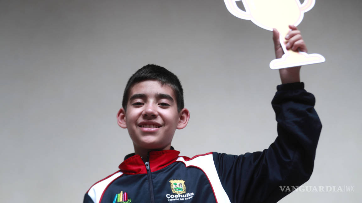 Niño saltillense, ganador de Olimpiada de Conocimiento visita a Peña Nieto