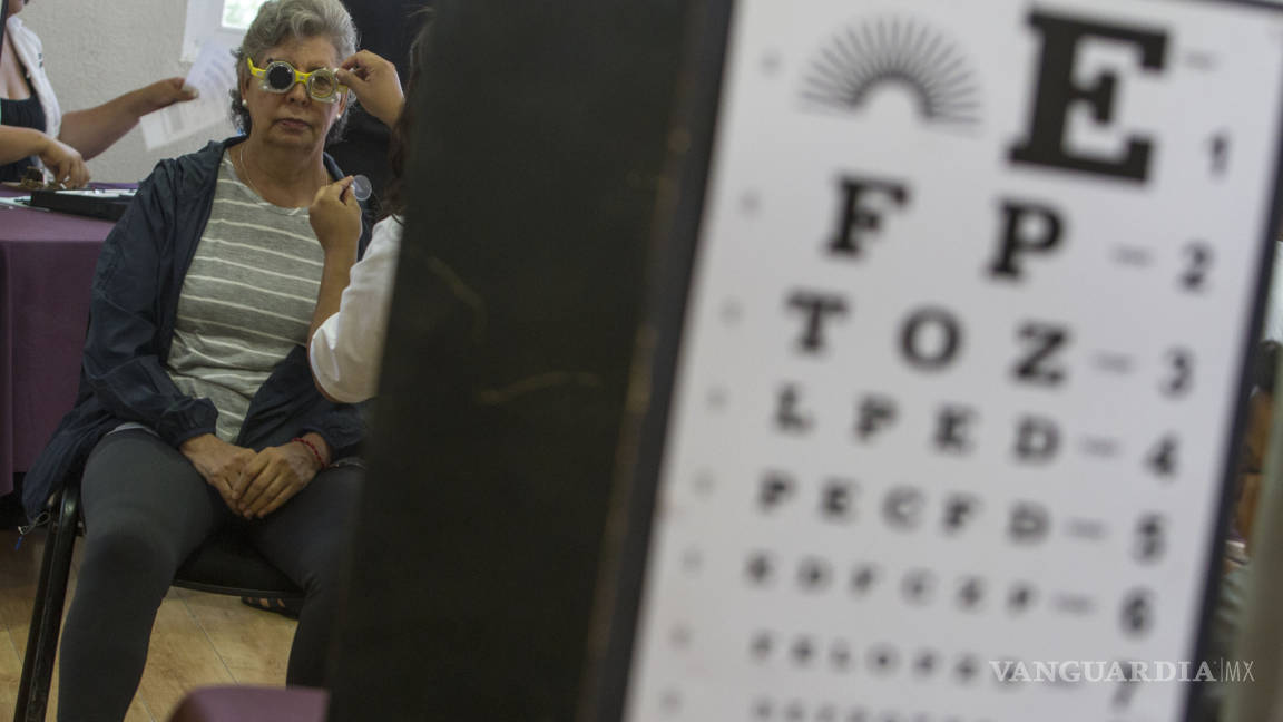 UNAM trabaja para abaratar costo de cirugías de ojos