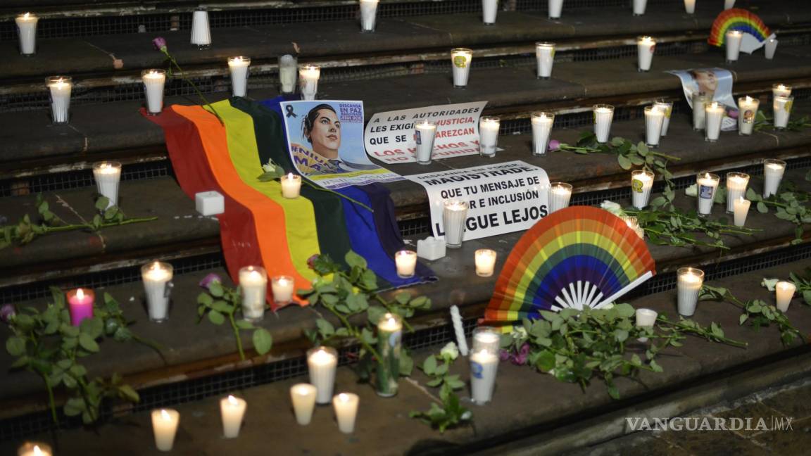 Entre banderas arcoíris, familiares y miembros de la comunidad, despiden a le magistrade Ociel Baena en Aguascalientes