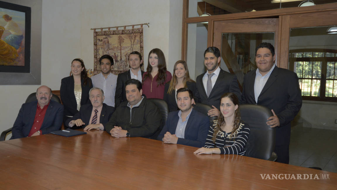 Firman alumnos de Universidad La Salle de Saltillo convenio con la Coparmex