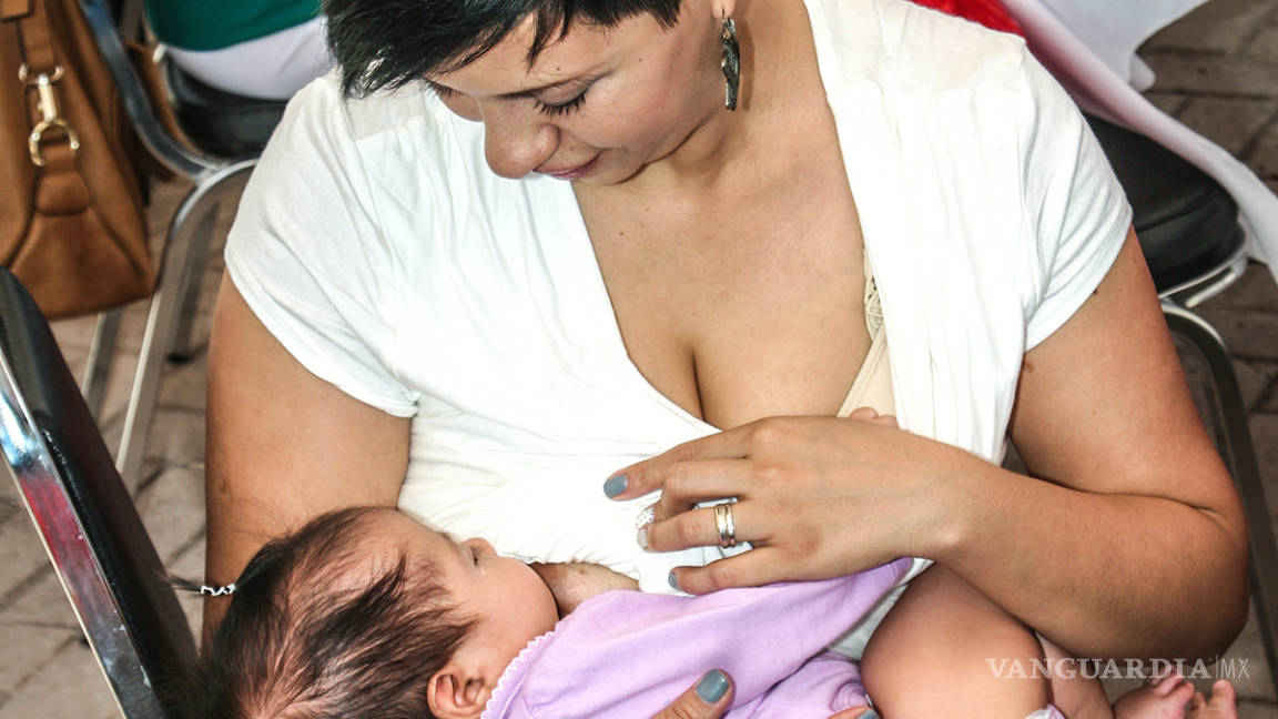 Promueven con marcha la lactancia materna