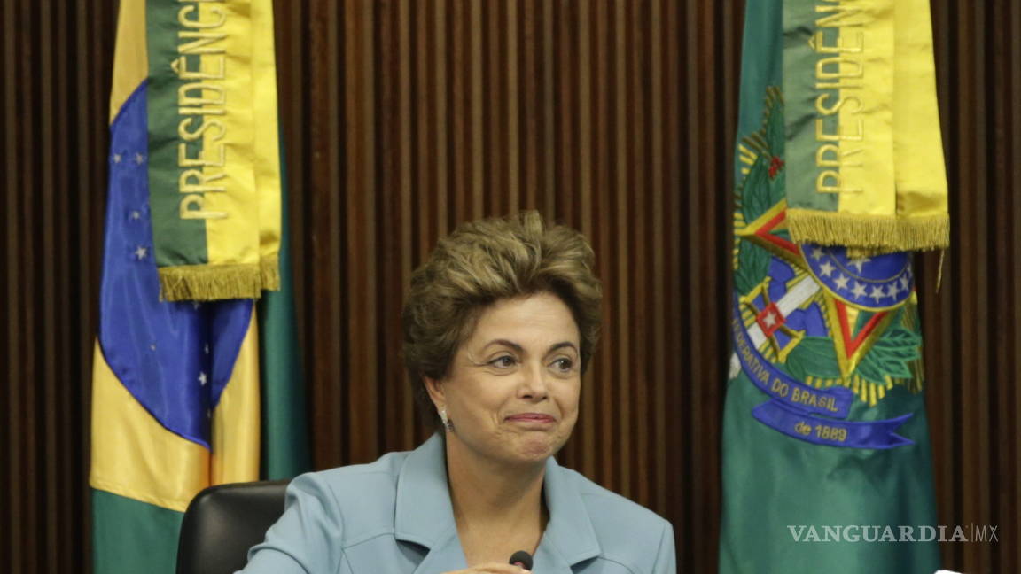 Decisión sobre un posible juicio a Rousseff mantiene en vilo a Brasil