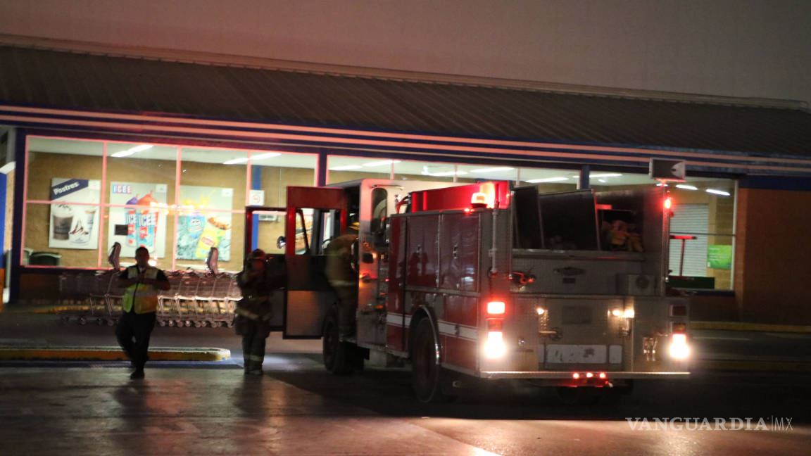 Genera movilización un supuesto incendio en tienda comercial de Saltillo