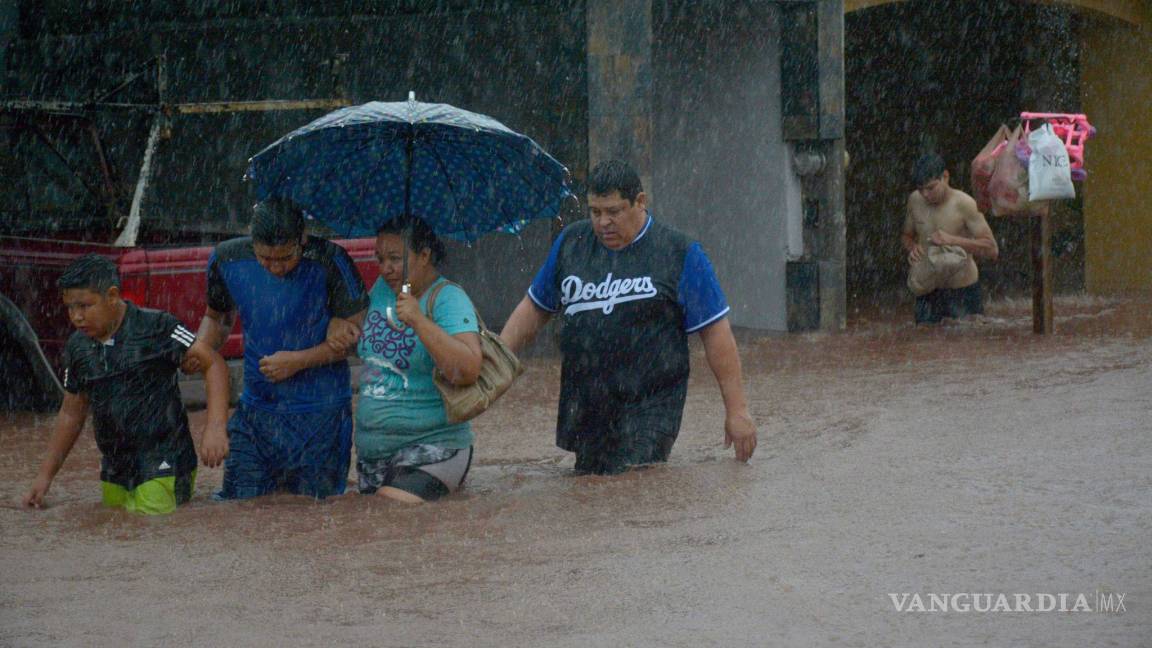Golpean fuertes lluvias a Sonora, Sinaloa y Baja California Sur