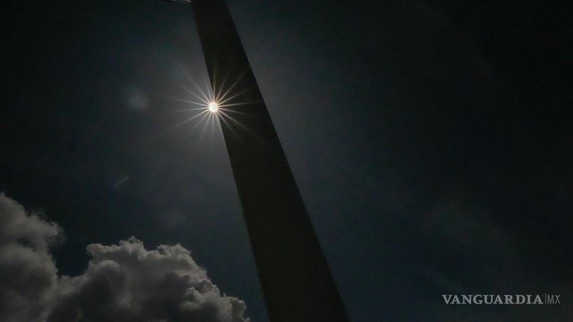 Así cautiva, maravilla y asombra el eclipse solar desde Mazatlán hasta la isla de Terranova (fotos)