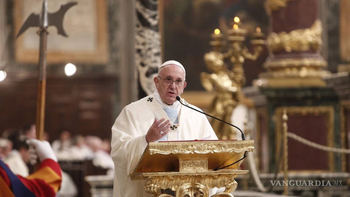 En su primer libro el Papa Francisco pide a los gays confesarse y rezar