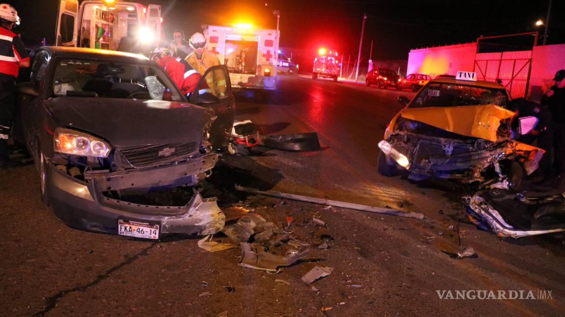 Taxista ebrio ocasiona accidente contra vehículo en Saltillo