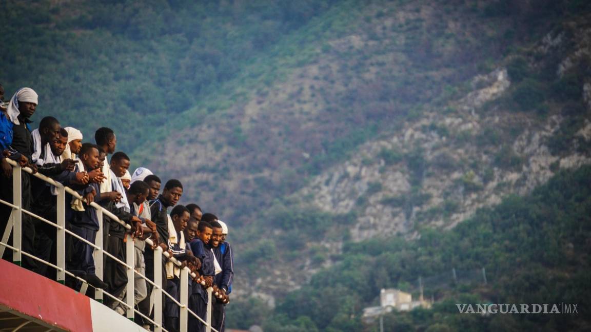 Italia impone reglas para rescate de migrantes