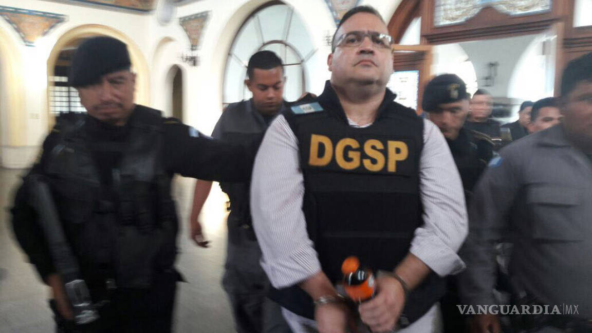 Juez federal suspende órdenes de aprehensión contra Javier Duarte