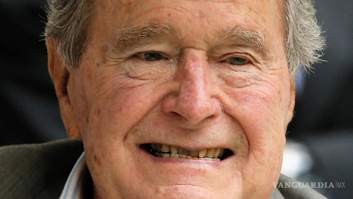 George Bush padre da la espalda a republicanos, votará por Clinton: CNN