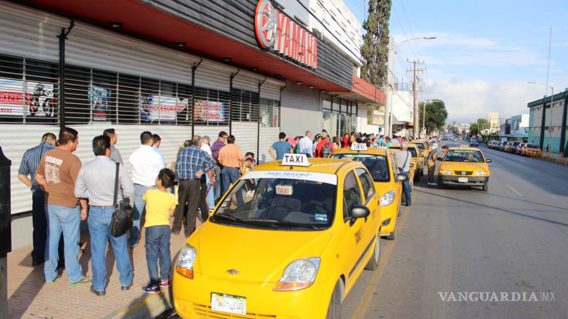 Comienza la entrega de licitaciones para concesiones de taxi en Saltillo