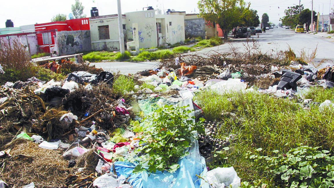 Sirve arroyo de basurero para vecinos de Ramos Arizpe