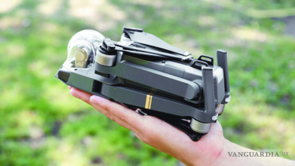 Crean un dron de bolsillo con mejor batería que los GoPro