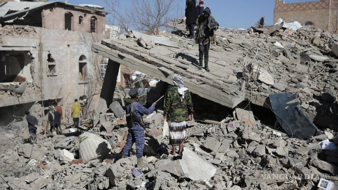 Reporta Yemen 70 personas sin vida tras bombardeo contra una prisión