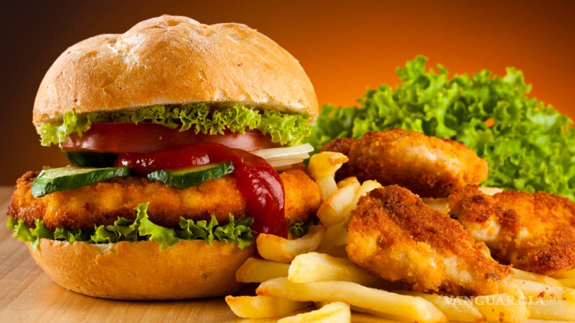 ¿Ya casi sales a comer? Trata de evitar estos 10 alimentos de 'fast food'