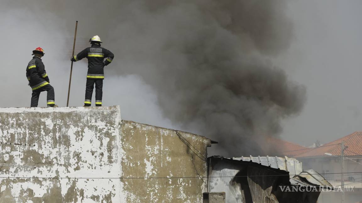 Avioneta se estrella en centro comercial de Portugal; hay al menos cinco muertos