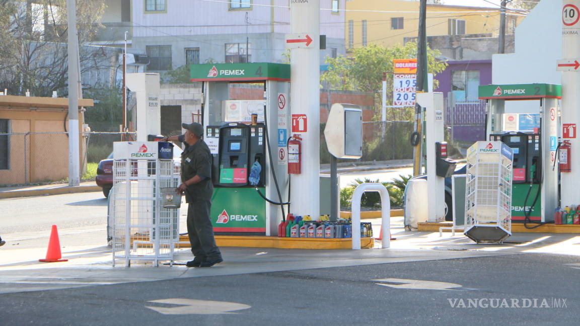 Reconocen a empresarios por mantener el precio fronterizo de gasolina