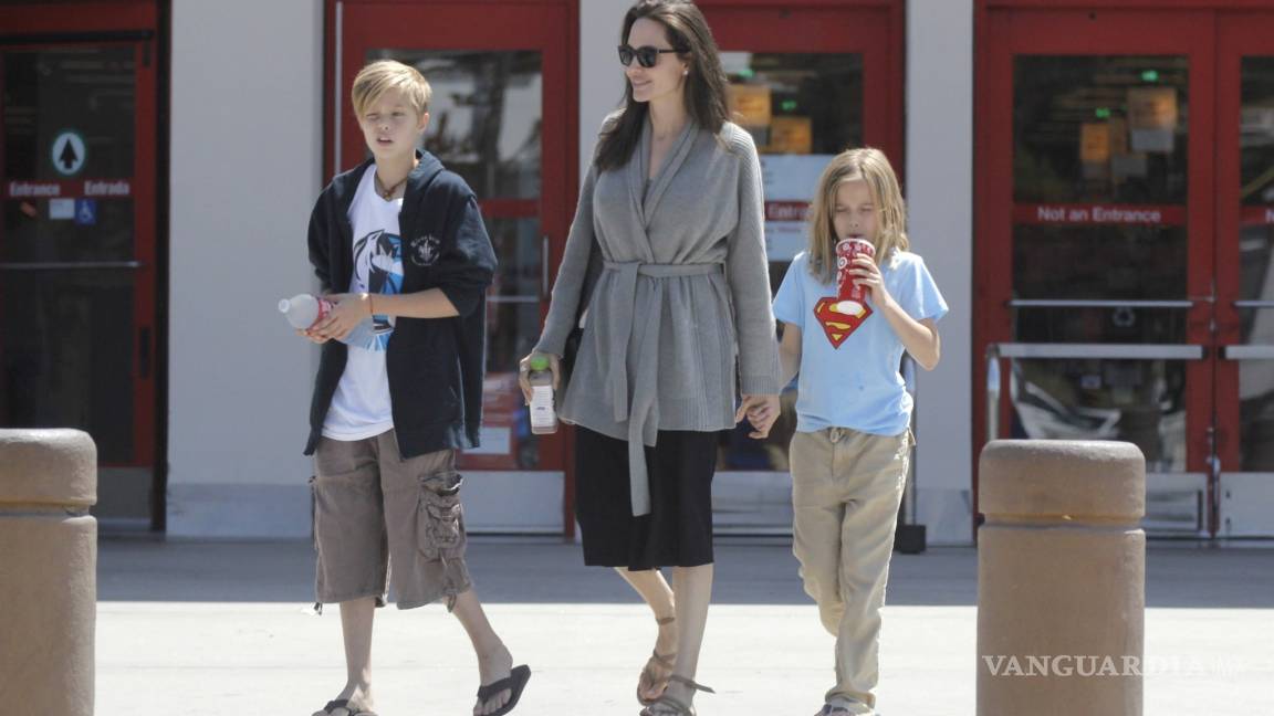 Captan a otra de las hijas de Angelina Jolie con estilo 'boyish'