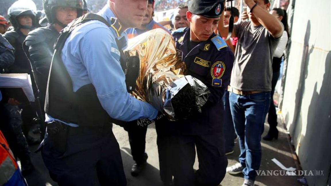 Tragedia antes de partido de futbol en Honduras, avalancha humana deja cuatro muertos