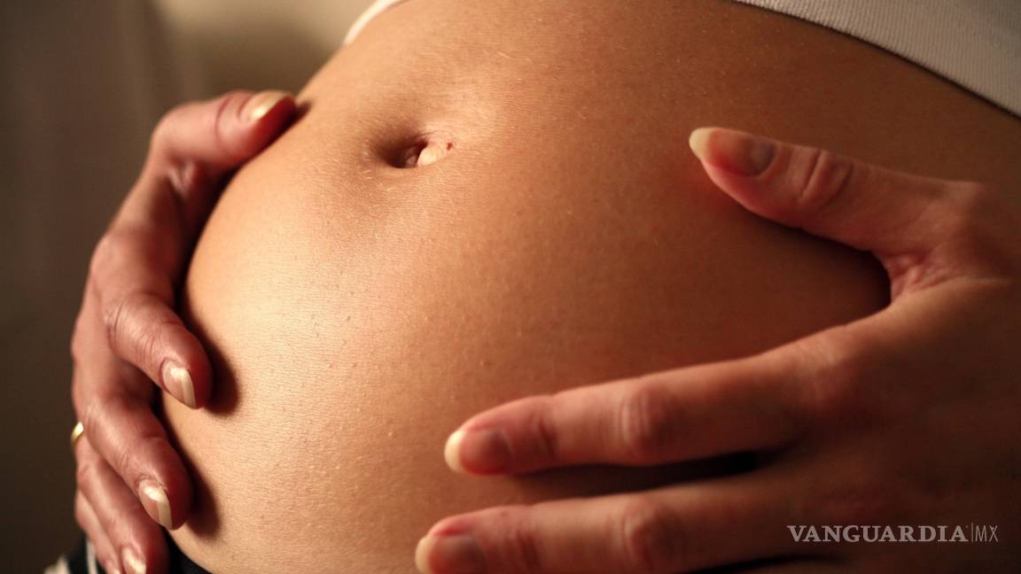 Las razones por las que esta madre embarazada tiene moretones en su pancita