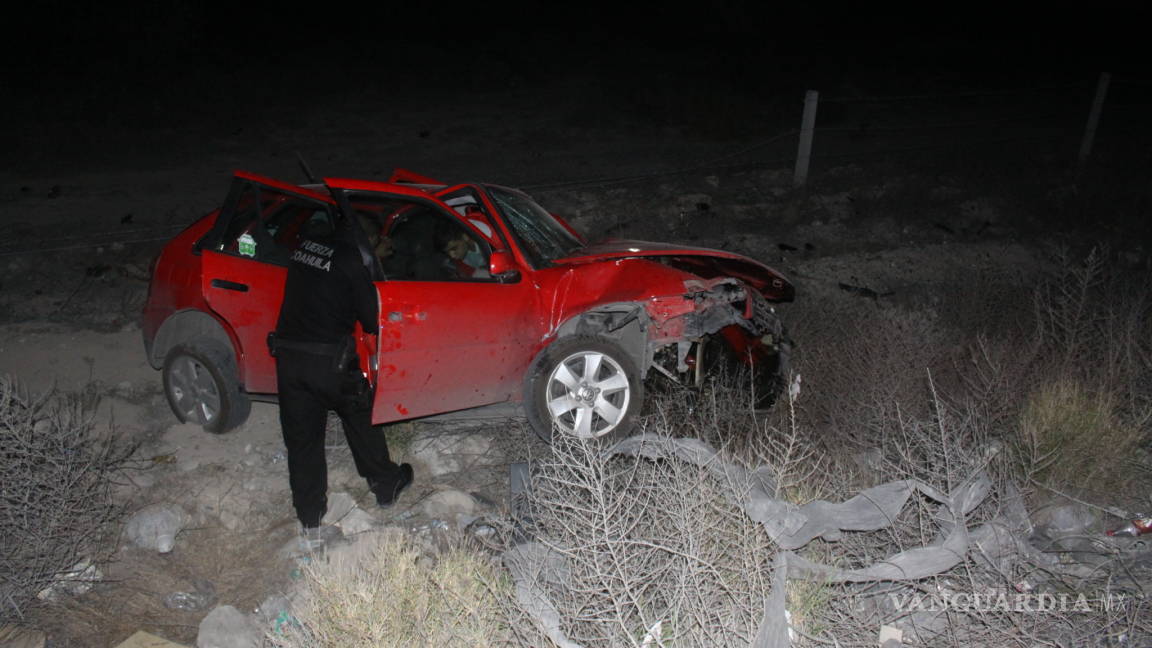 Vuelca conductor ebrio en carretera a Torreón, provoca tragedia familiar