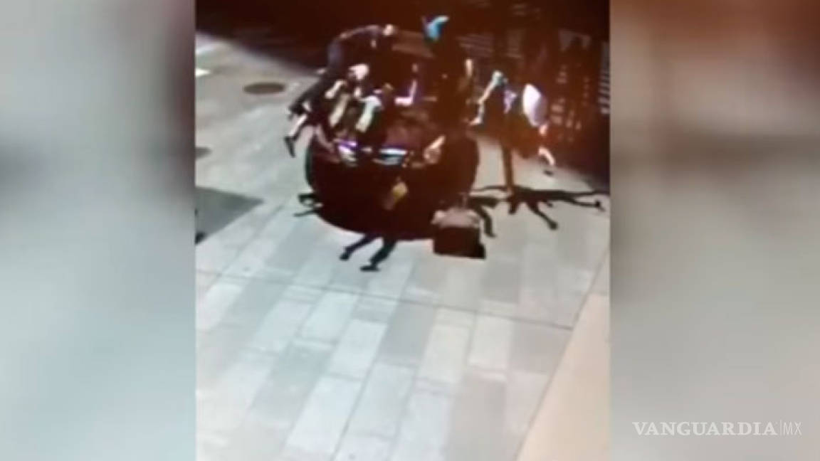 Difunden videos del momento cuando un auto atropella a personas en Times Square
