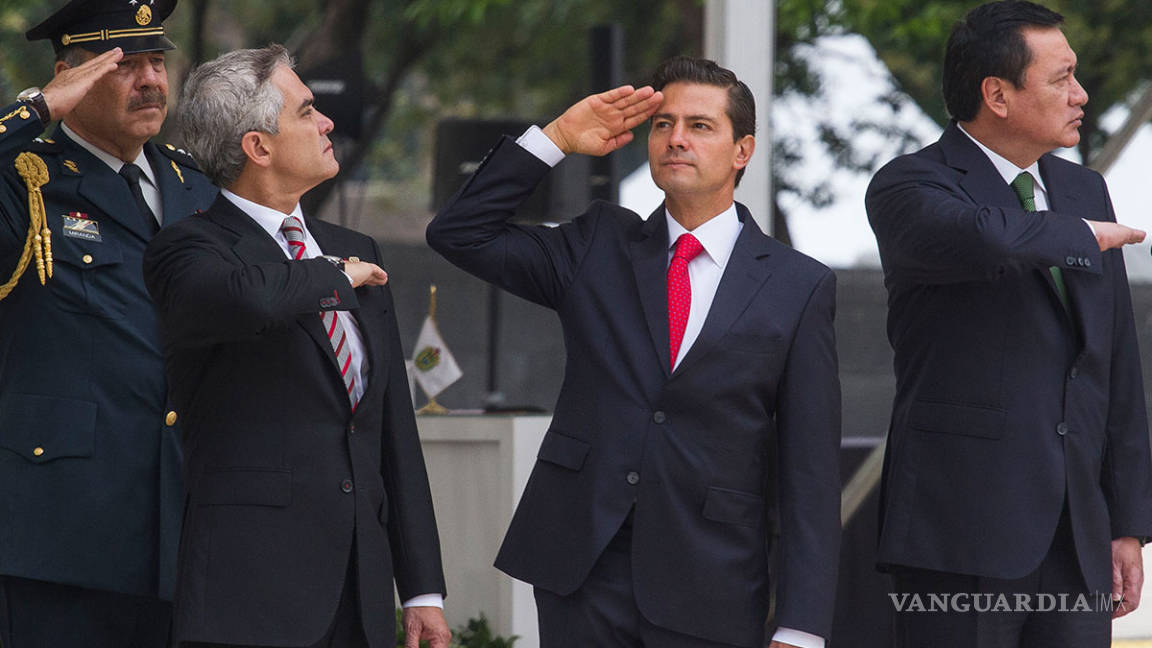 En esta foto, ¿qué es lo que miraba Enrique Peña Nieto?