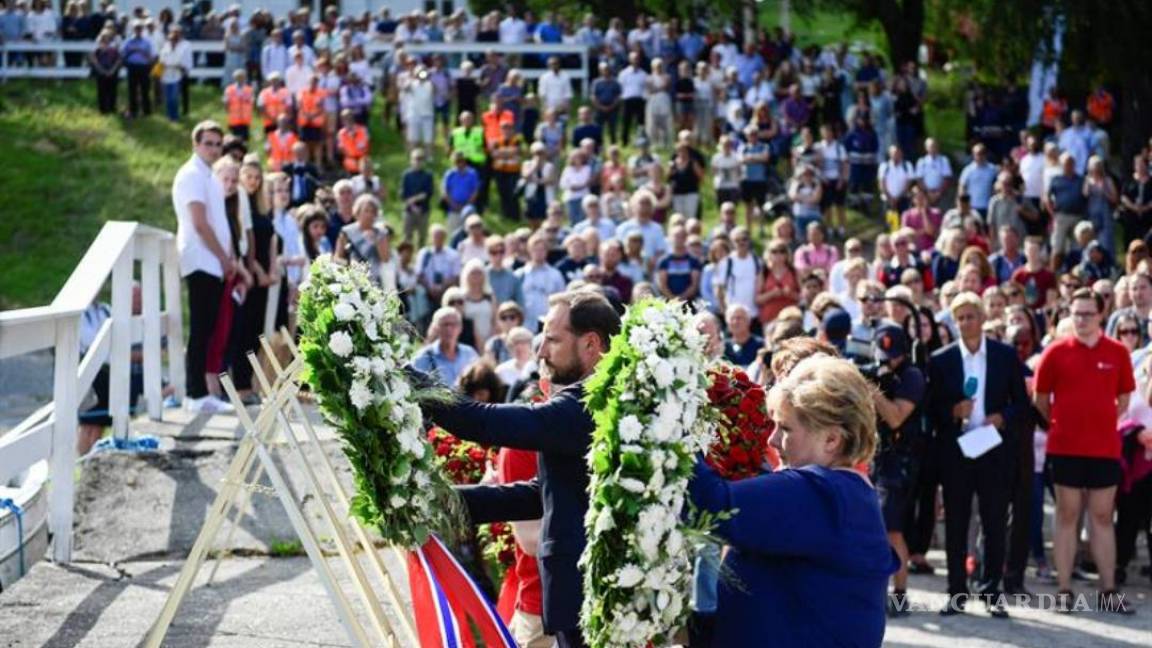 Recuerdan a las víctimas de los atentados terroristas en Noruega