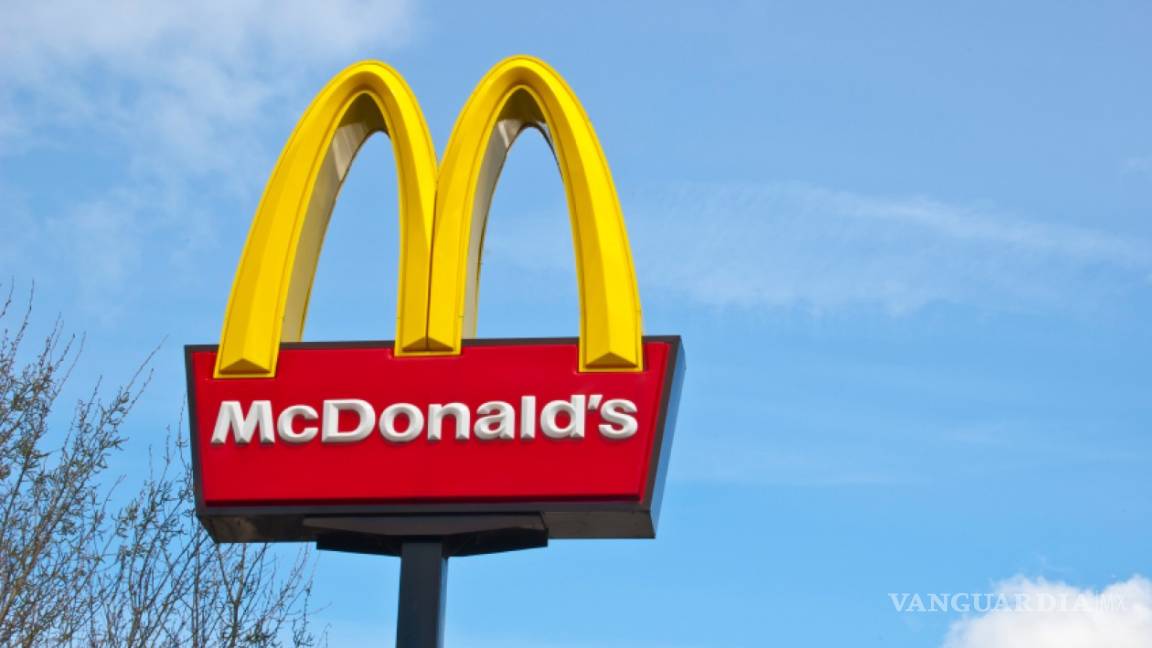 En Saltillo, hombres armados atracan un McDonald's