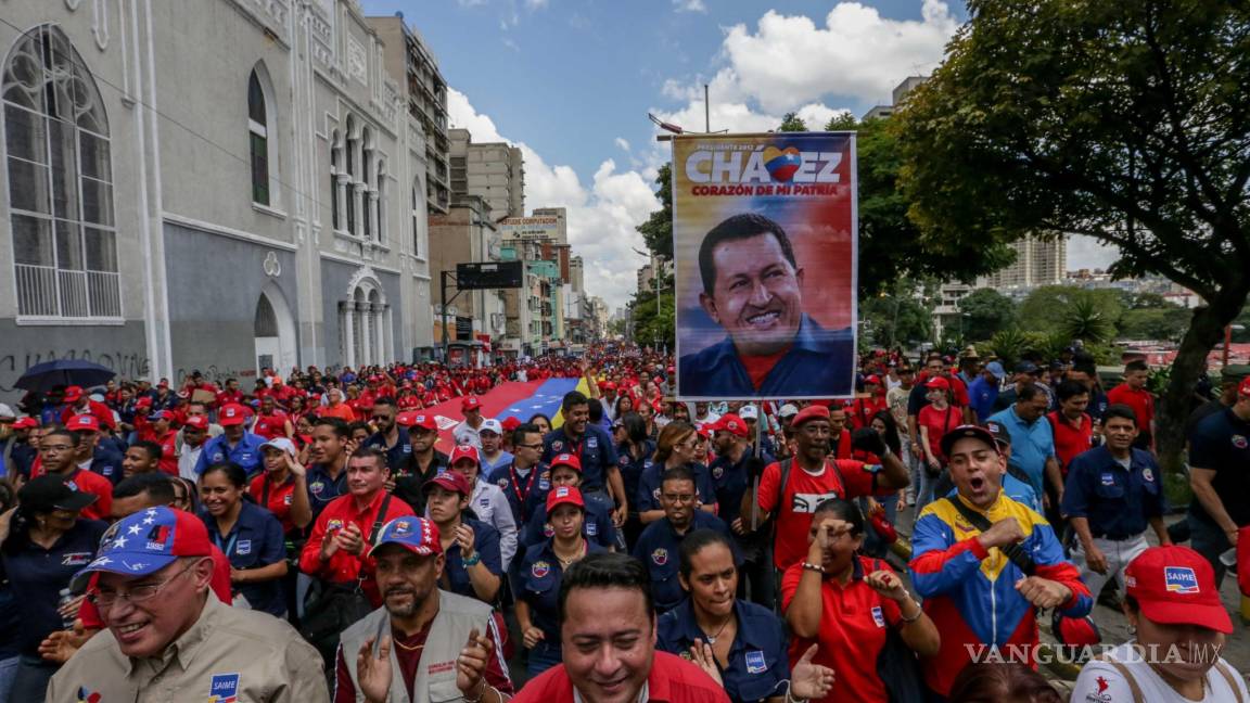 Chavistas marchan en apoyo a Nicolás Maduro