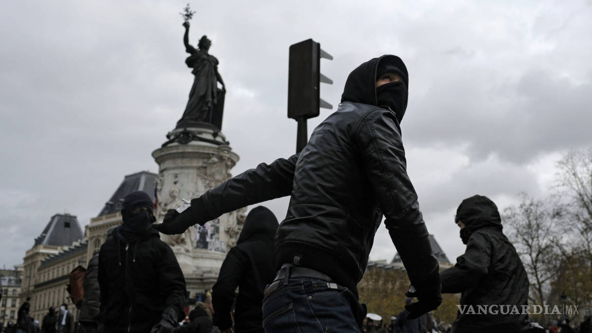 Enfrentamientos entre manifestantes y policía en París por COP21
