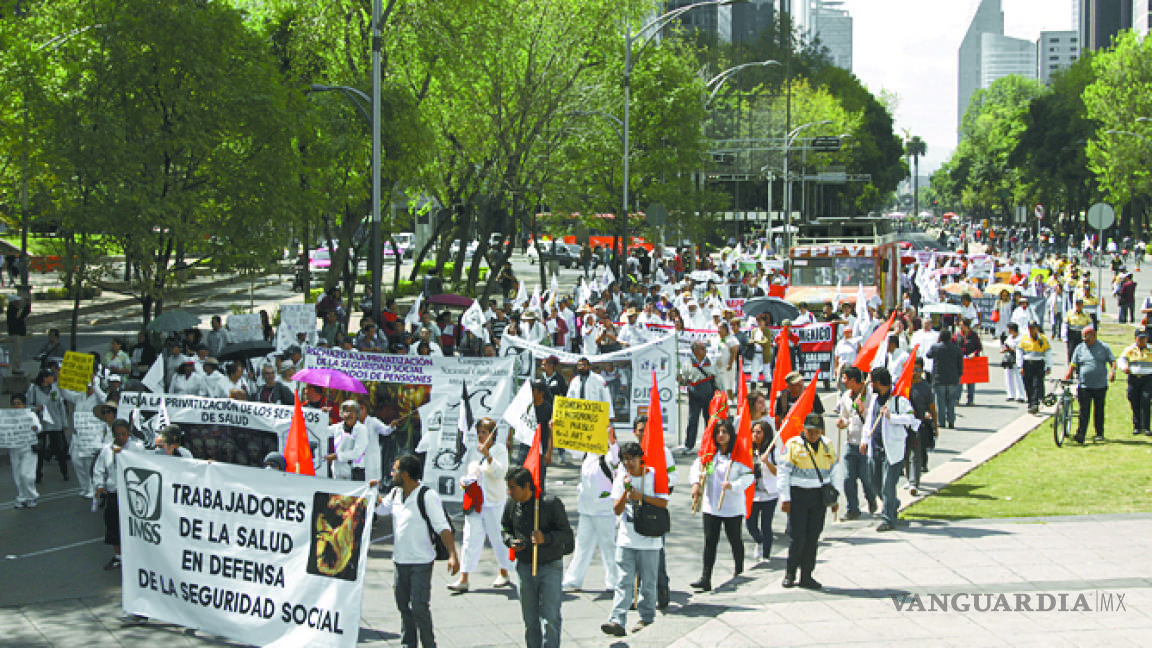 Médicos de Saltillo protestan contra reforma en salud