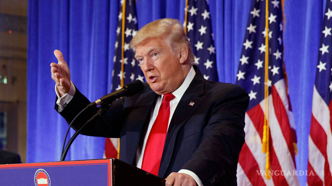 Trump se enfrenta contra CNN y Buzzfeed en su primer conferencia como presidente