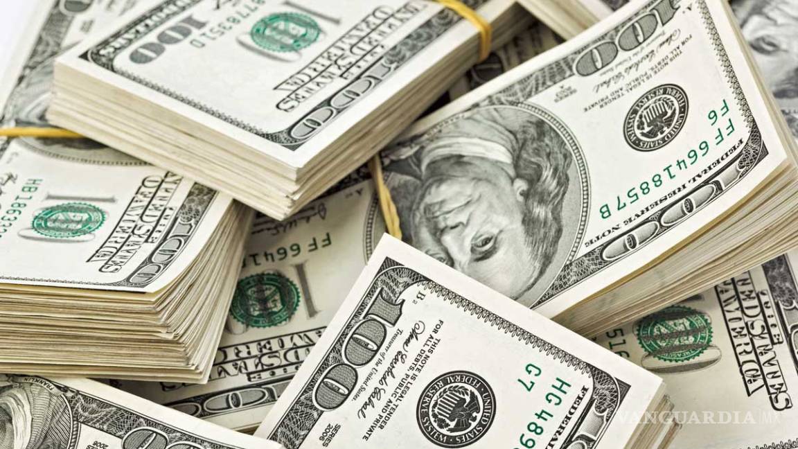 Dólar repunta a $18.90; Banxico subasta 400 mdd