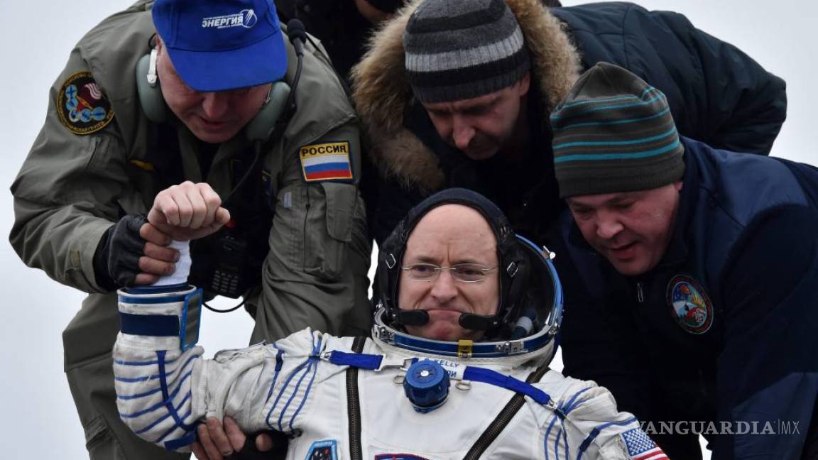 Scott Kelly regresa a EU tras un año en el espacio