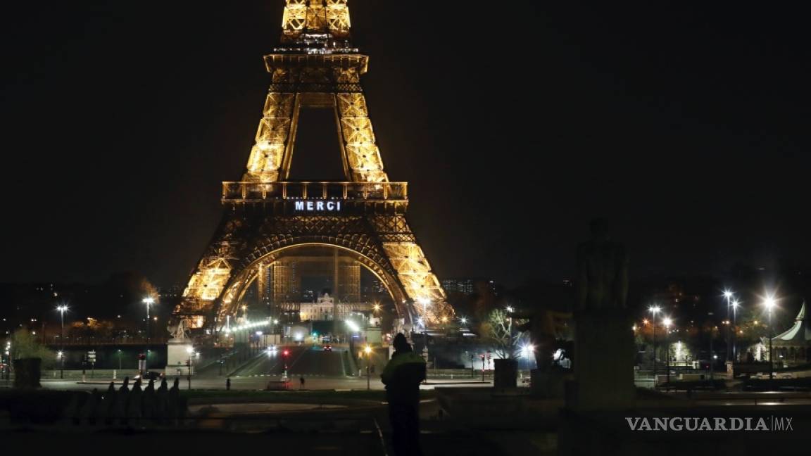 Coronavirus: Torre Eiffel dice “Merci” a médicos franceses que luchan contra el COVID-19