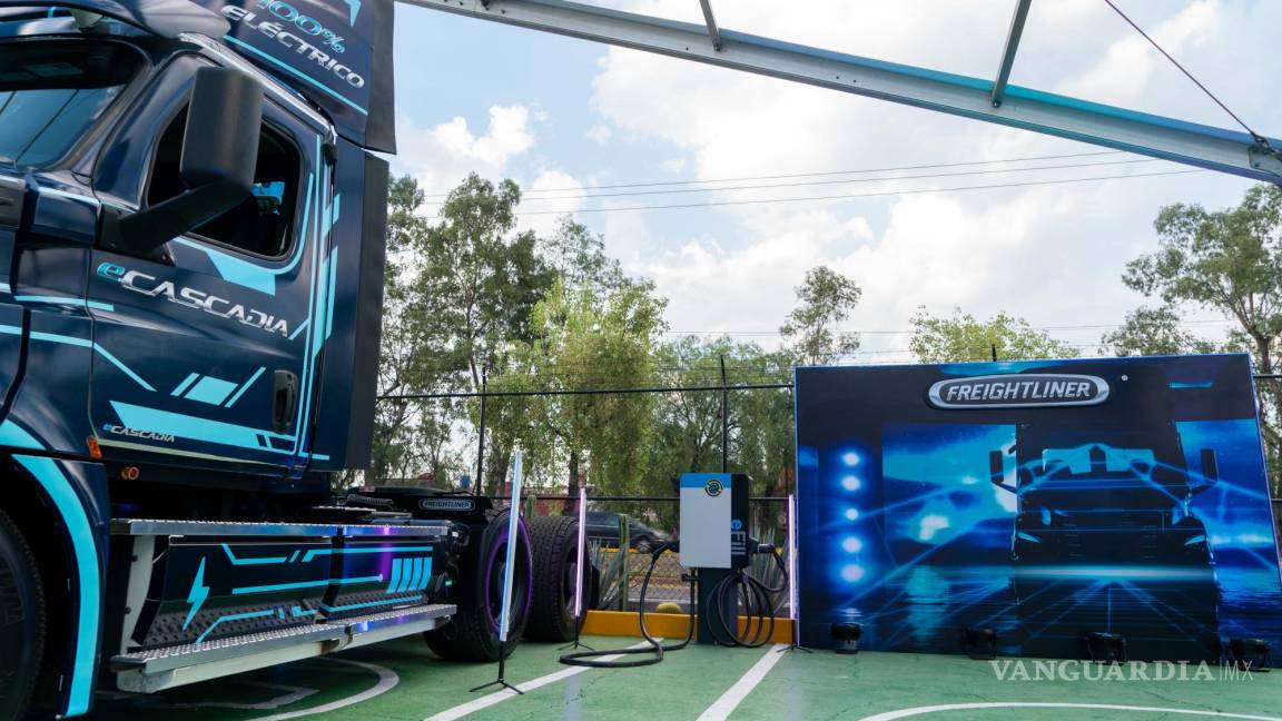 Inaugura Daimler Truck su ecosistema Electric Island