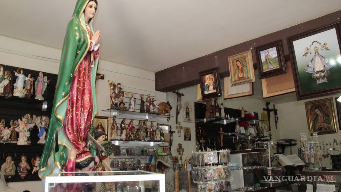 Ventas de artículos religiosos no despegan, dicen comerciantes del centro de Saltillo