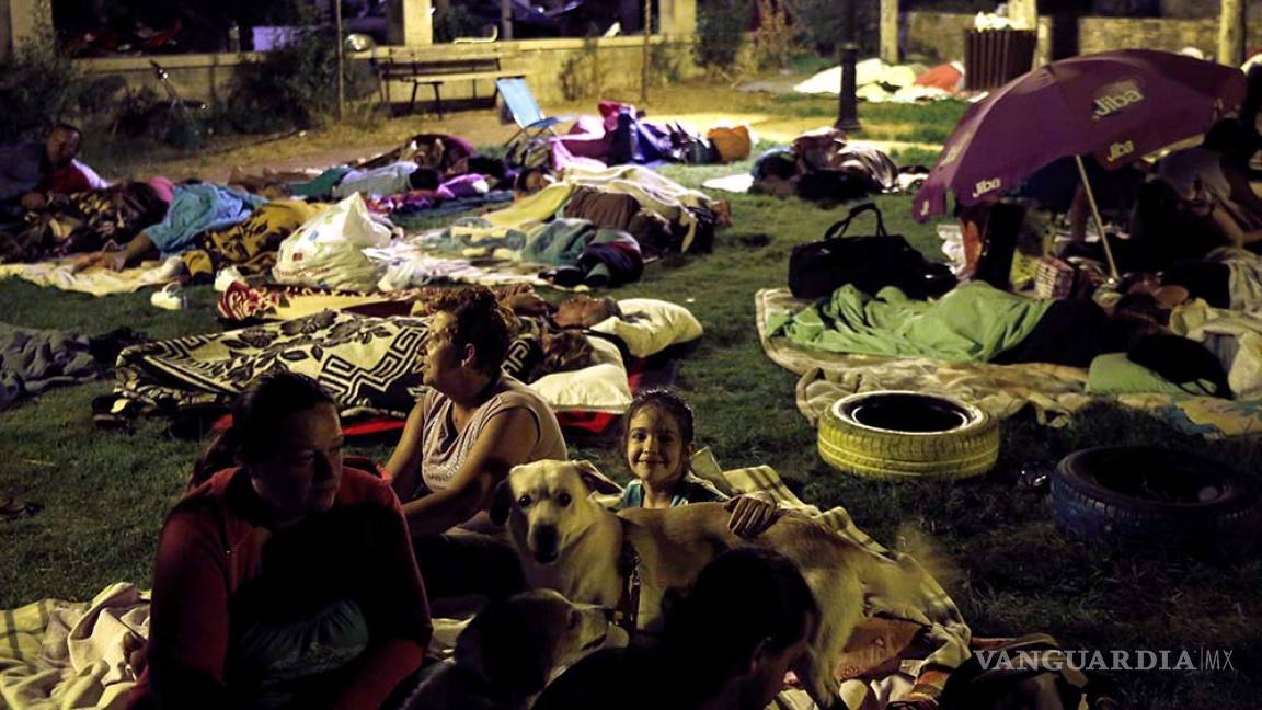 Cientos duermen al aire libre en isla de Grecia tras sismo