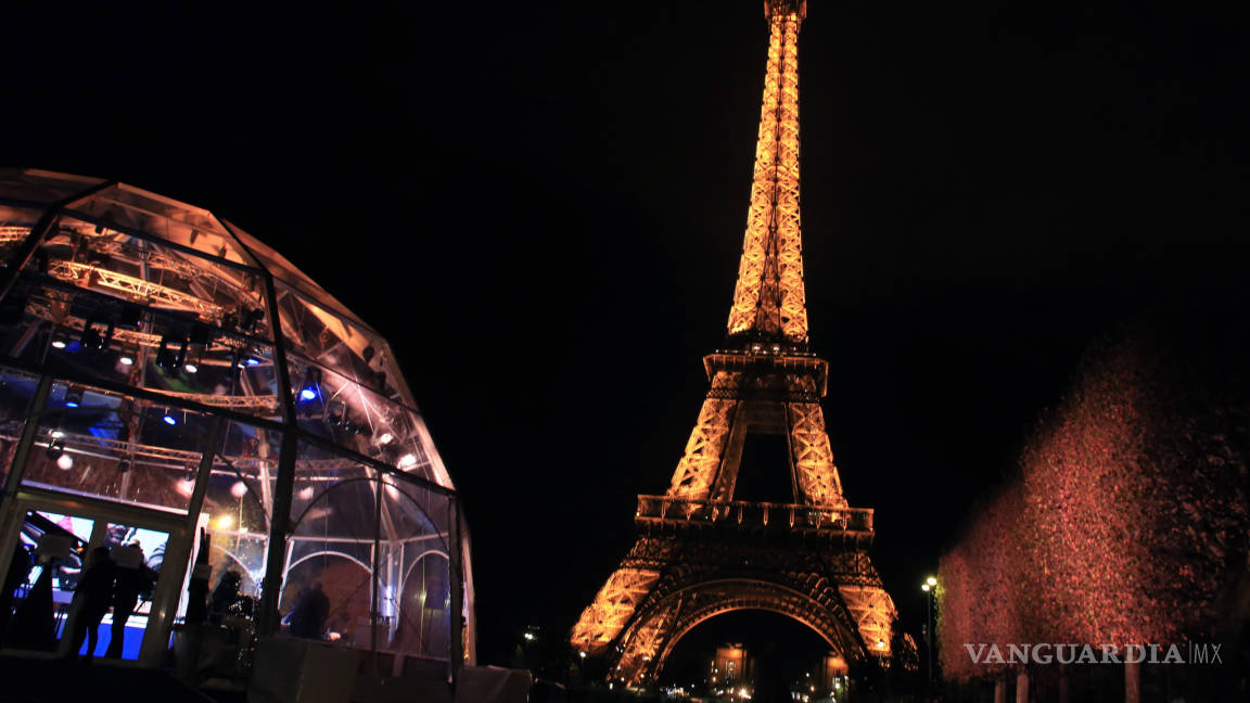 Apagan luces de la Torre Eiffel tras ola de atentados