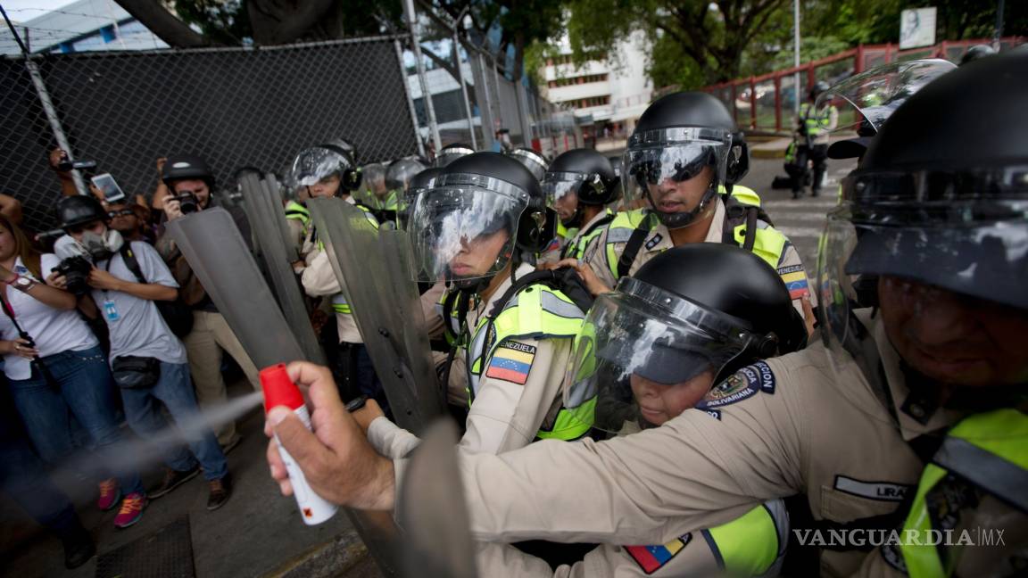 Fuerzas de seguridad reprimen marcha opositora en Venezuela