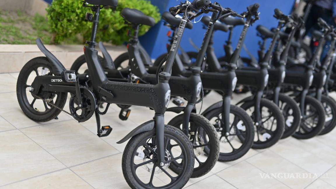 Dona asociación civil treinta bicicletas eléctricas a Seguridad Pública de Acuña
