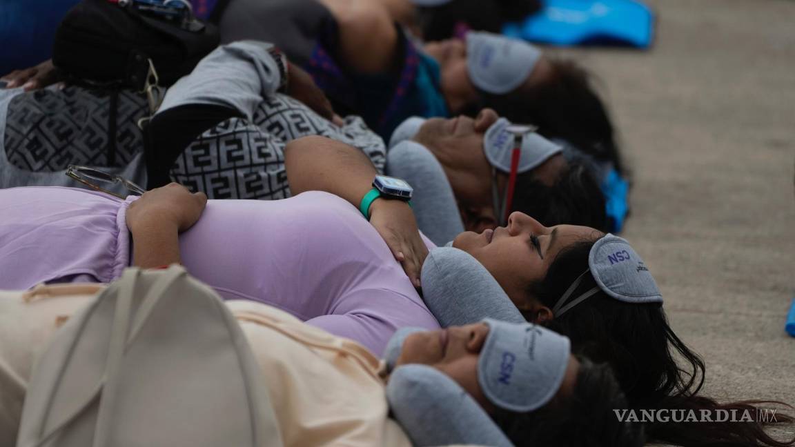 Así conmemoran en CDMX el Día Mundial del Sueño, cientos de personas se toman una “siesta masiva” (Fotos)