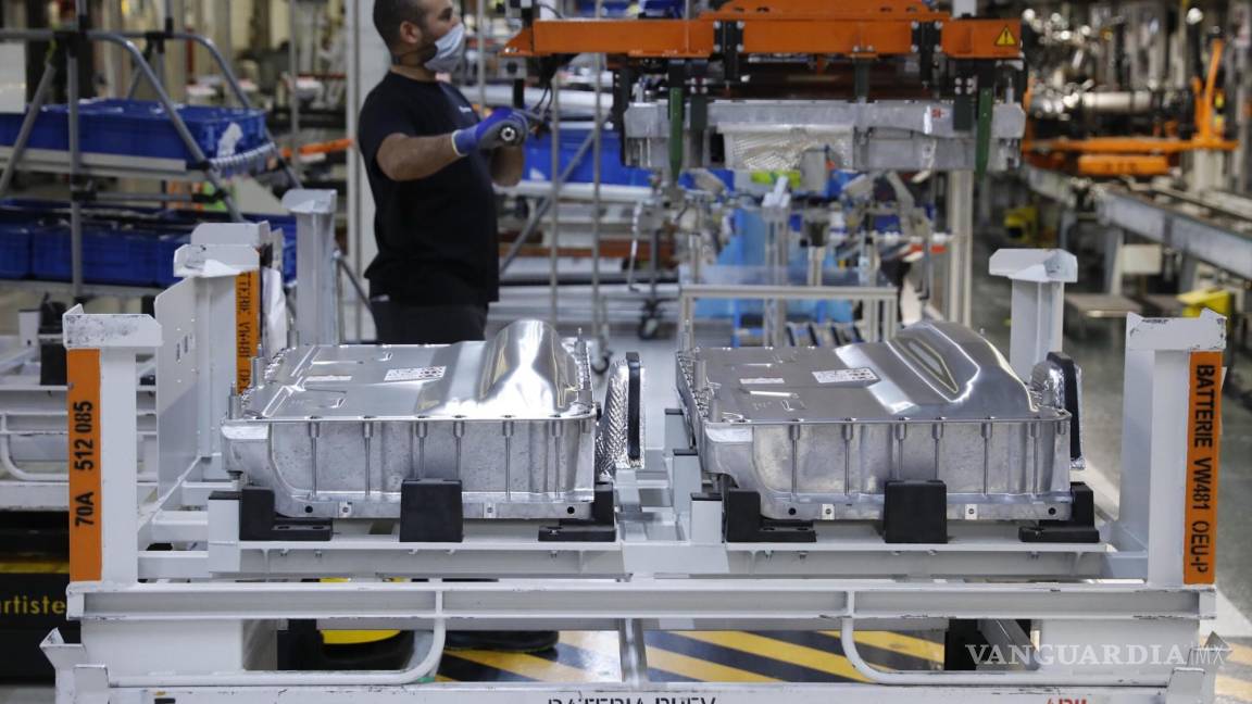 Reduce Ford Motor 40% tamaño de planta de baterías que construye en Michigan