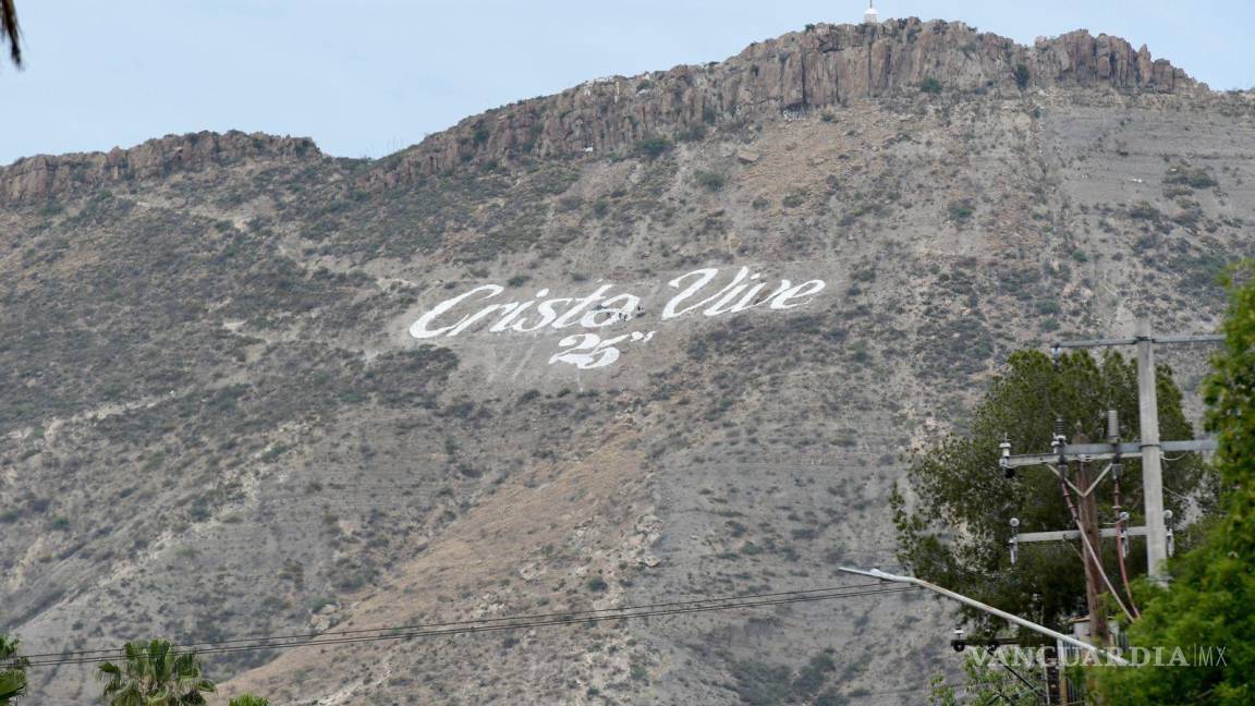 ‘Crista Vive’: intervienen insignia de organización cristiana en el Cerro del Pueblo de Saltillo; ciudadanos abren debate