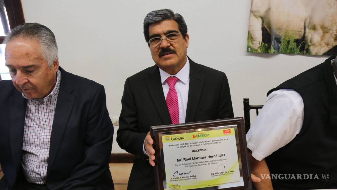 Coahuila homenajea al rector Raúl Martínez y colegas agrónomos